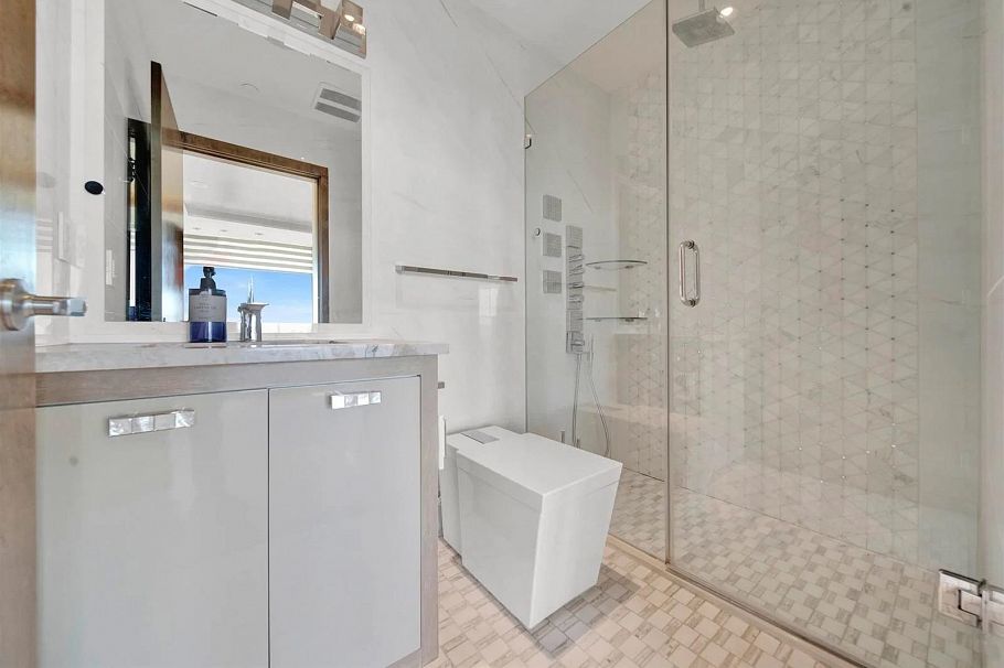 PH2 2689 Kingsway Vancouver, BC - 14