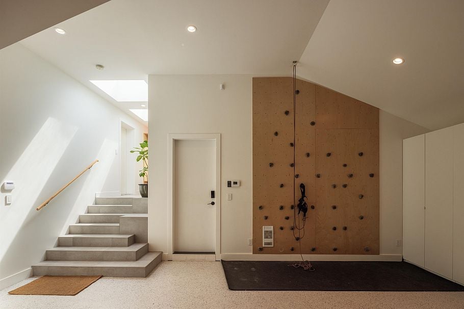 1295 W Keith Road North Vancouver, BC - 21