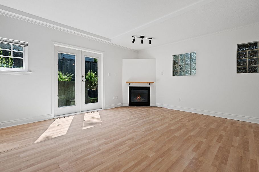 3027 W 7th Avenue Vancouver, BC - 16