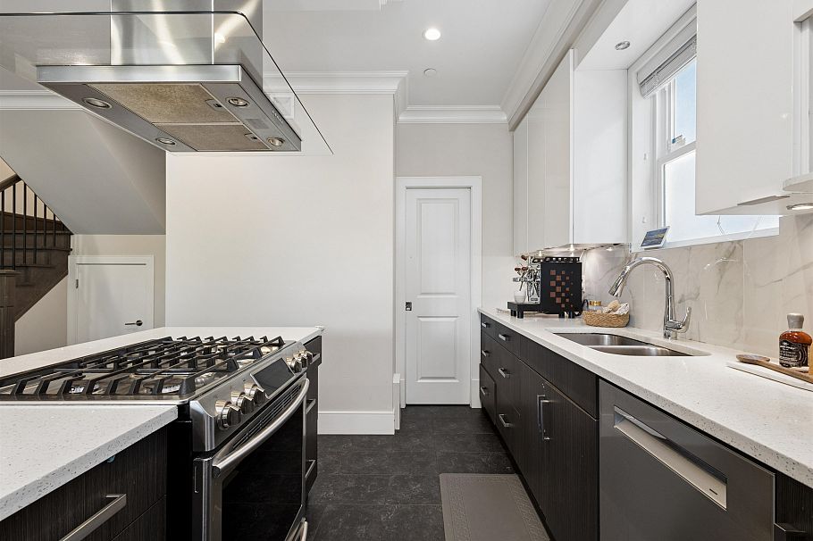 1336 E 23 Avenue Vancouver, BC - 12