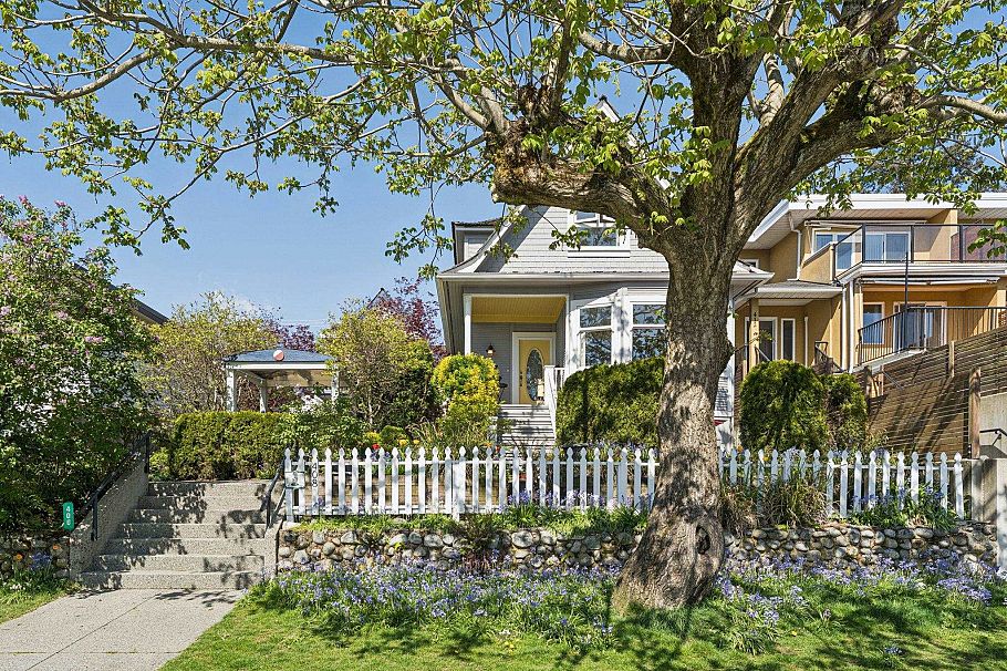 408 E 2nd Street North Vancouver, BC - 1