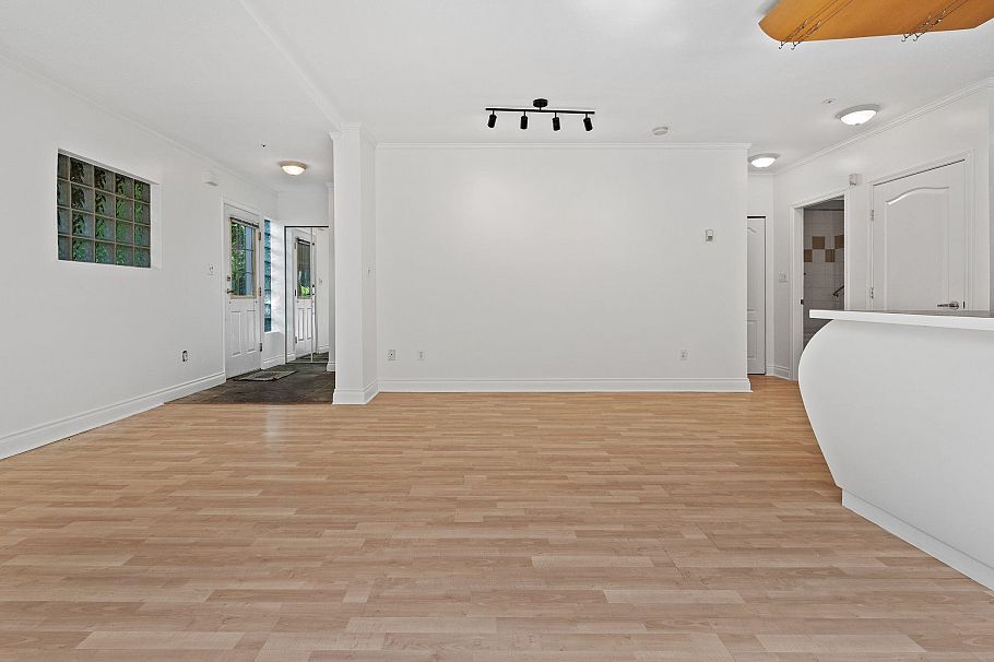 3027 W 7th Avenue Vancouver, BC - 18