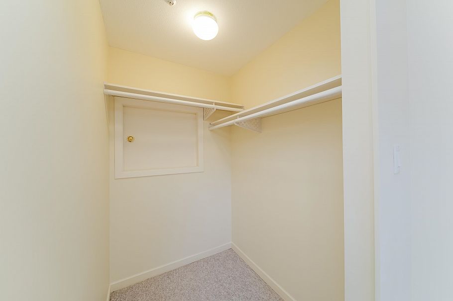 4682 W 14th Avenue Vancouver, BC - 27