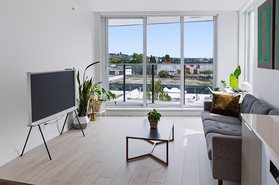 405 1401 Hunter Street North Vancouver, BC - 6