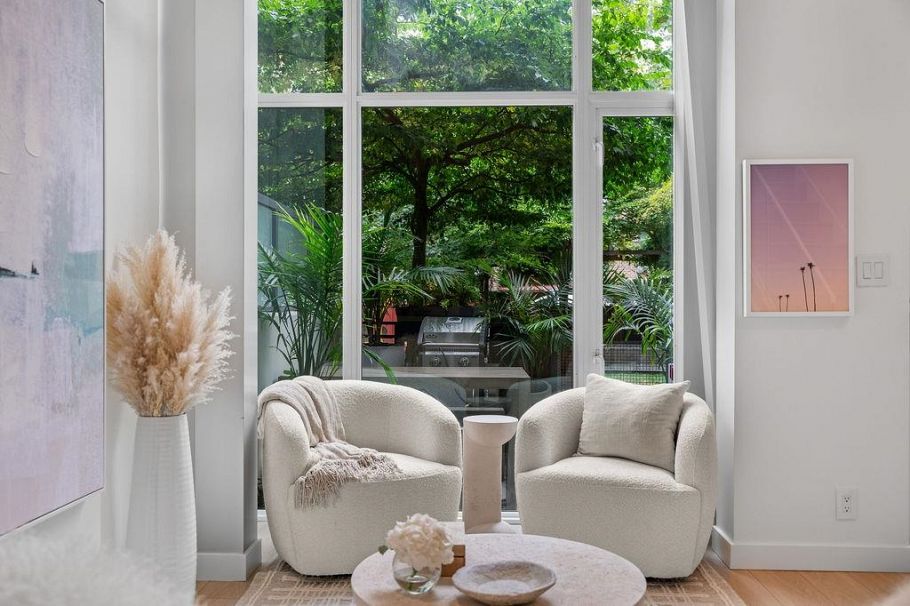 141 E 1st Avenue Vancouver, BC - 4