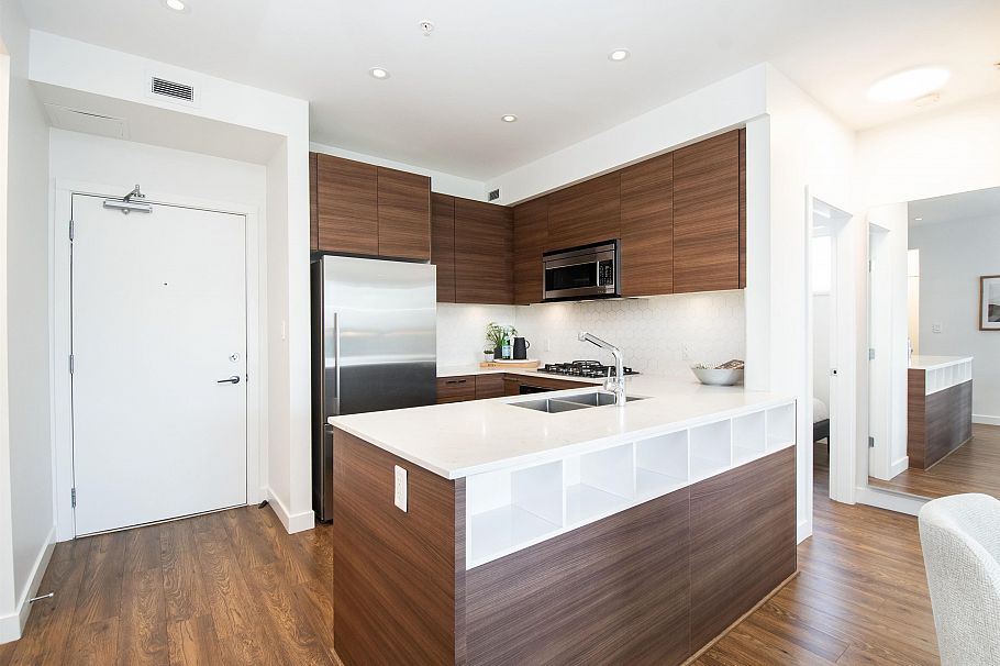 402 1061 Marine Drive North Vancouver, BC - 8