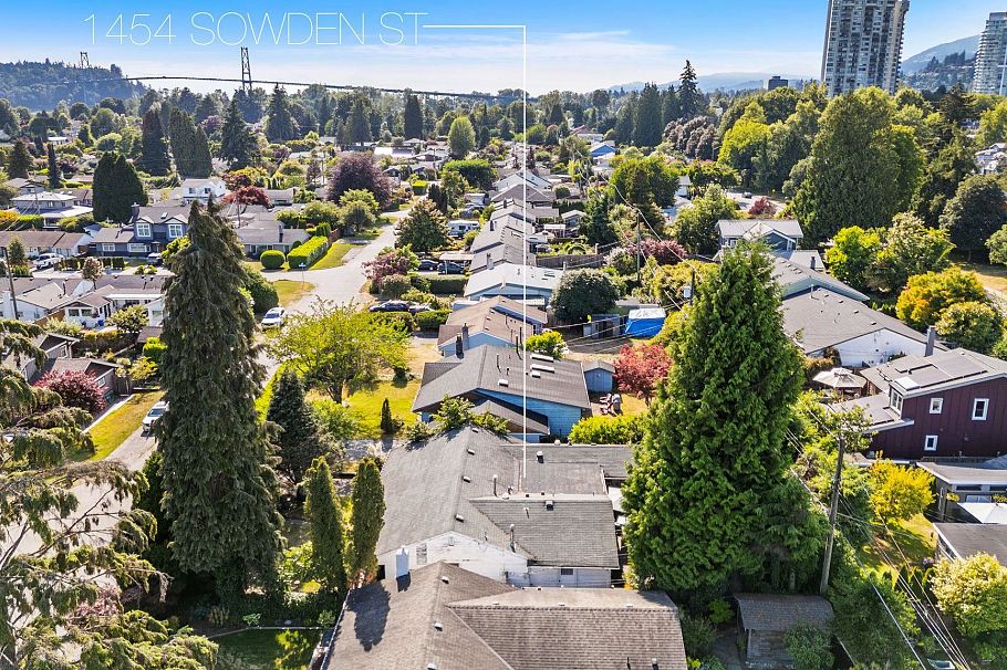 1454 Sowden Street North Vancouver, BC - 39
