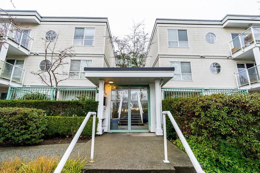 74 2733 E Kent Avenue North Avenue Vancouver, BC - 1