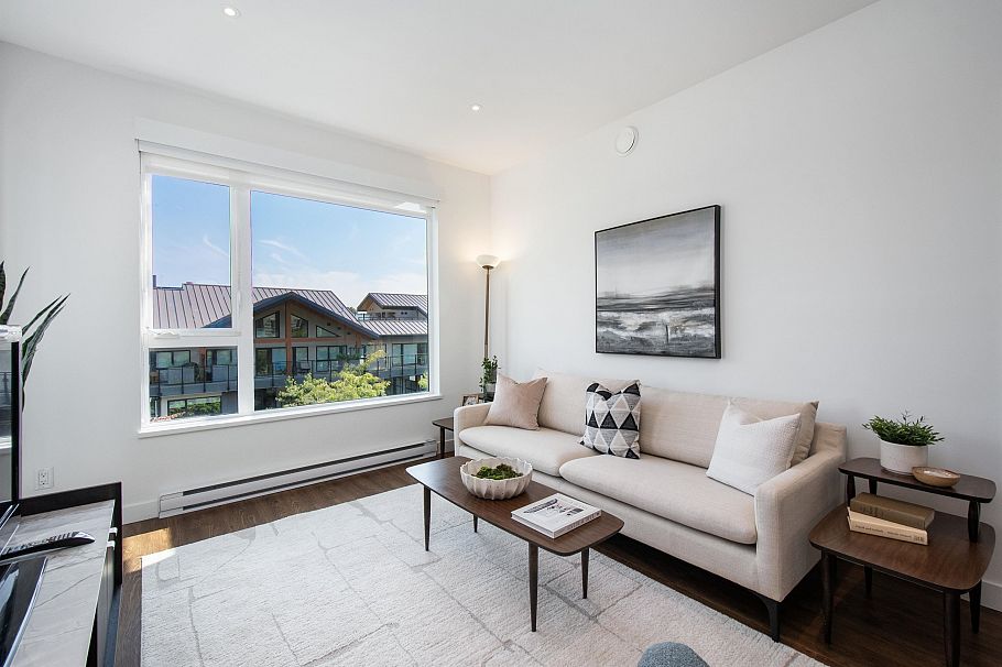 402 1061 Marine Drive North Vancouver, BC - 4