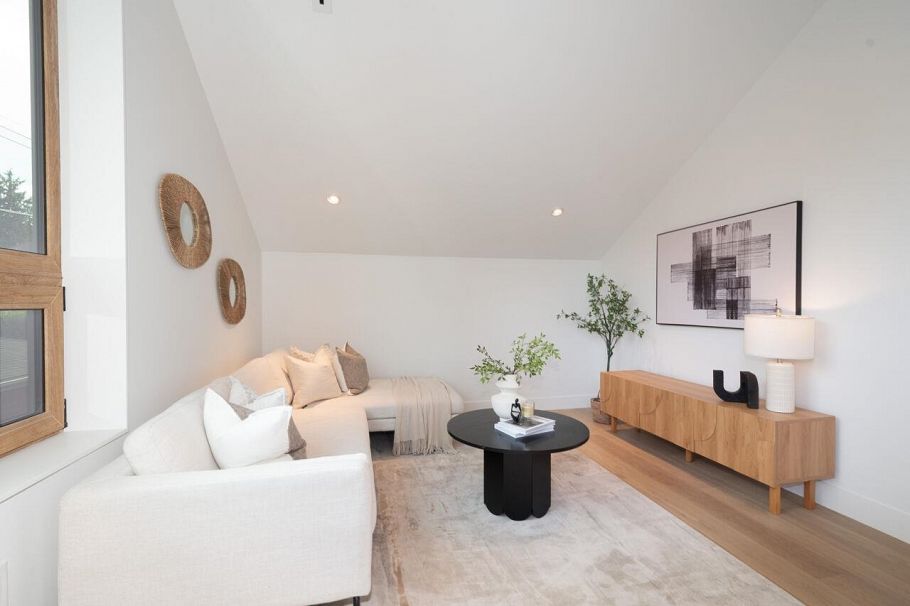 3122 W 11th Avenue Vancouver, BC - 4