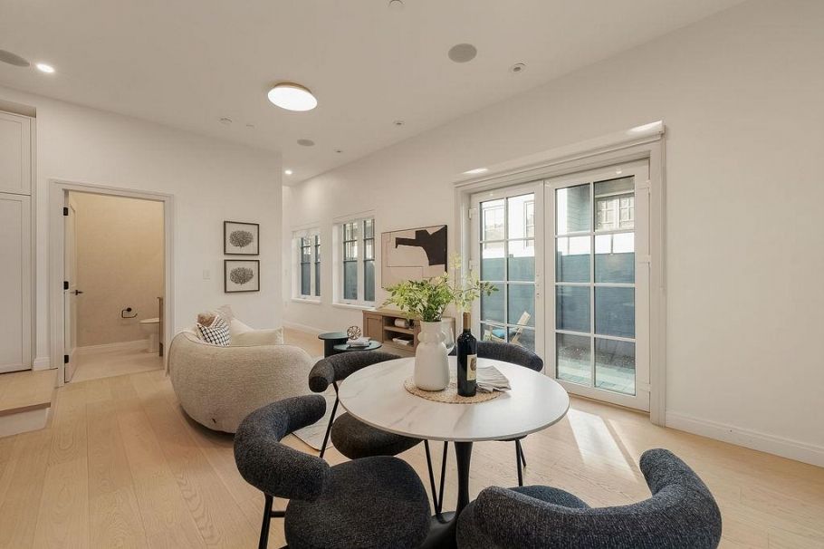 2544 Grant Street Vancouver, BC - 1