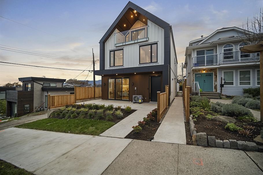 1 3623 Triumph Street Vancouver, BC - 22