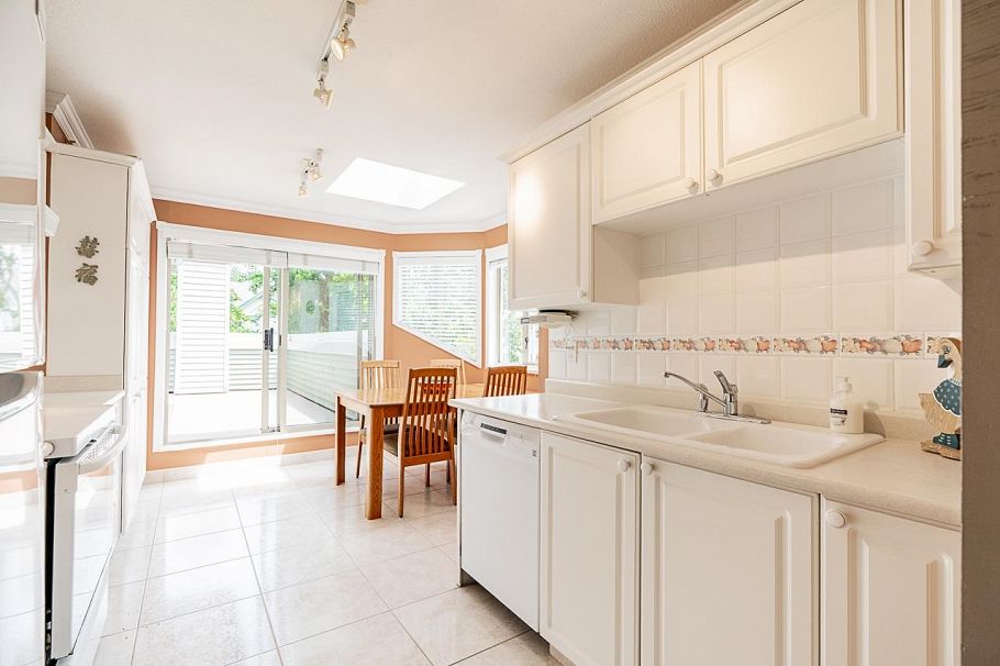 411 3658 Banff Court North Vancouver, BC - 14