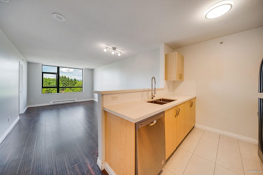 707 3520 Crowley Drive Vancouver, BC - 12