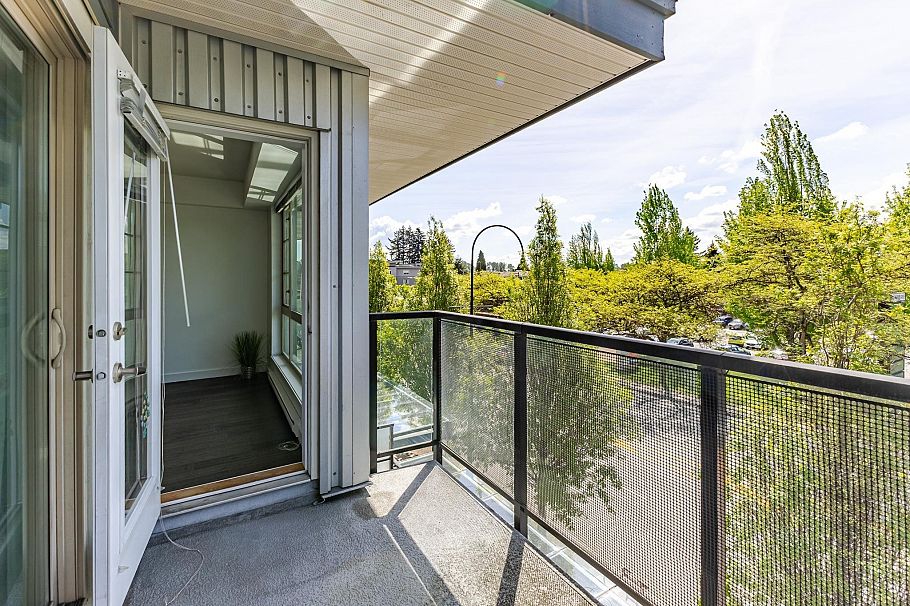 303 1330 Marine Drive North Vancouver, BC - 17