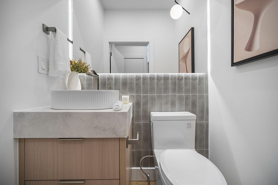 1 3623 Triumph Street Vancouver, BC - 20