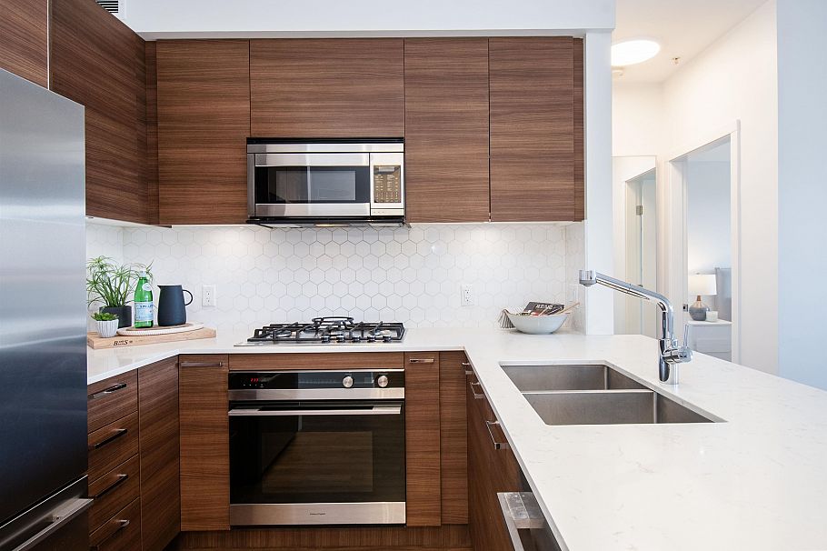 402 1061 Marine Drive North Vancouver, BC - 9
