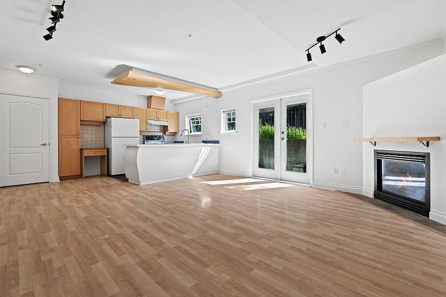 3027 W 7th Avenue Vancouver, BC - 2