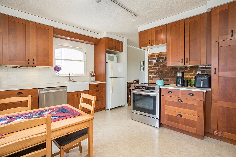 87 W 41st Avenue Vancouver, BC - 2