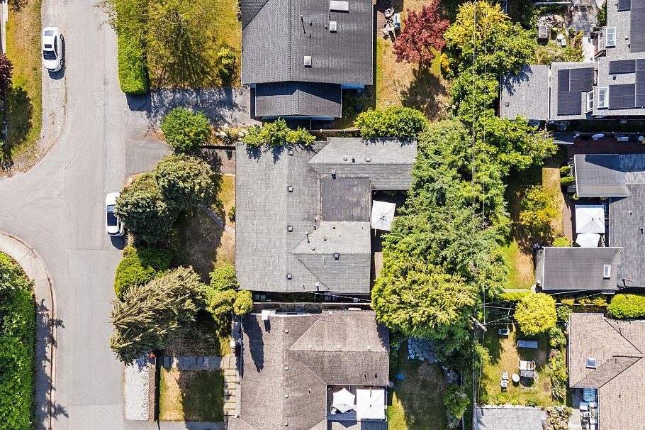 1454 Sowden Street North Vancouver, BC - 37