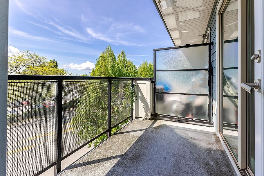 303 1330 Marine Drive North Vancouver, BC - 16