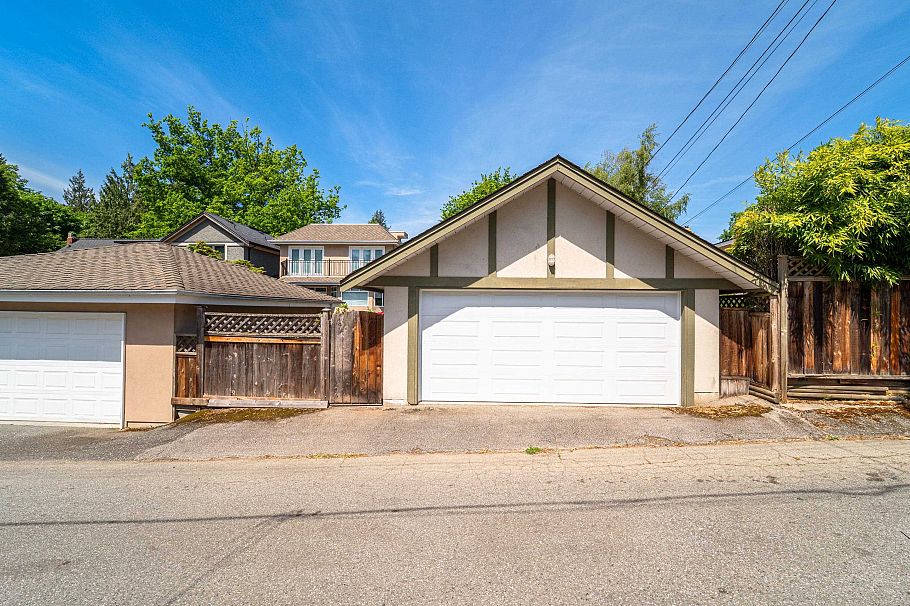 4682 W 14th Avenue Vancouver, BC - 32