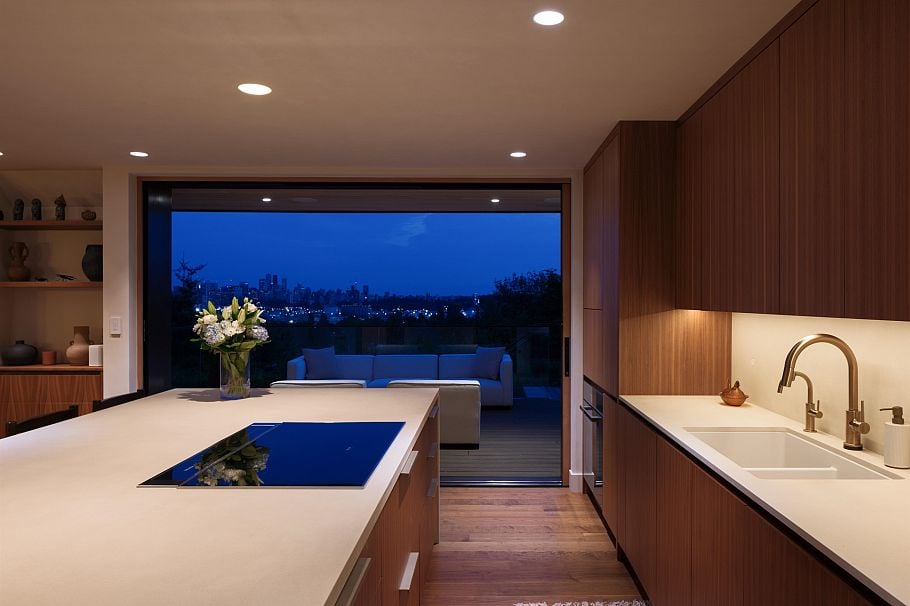 1295 W Keith Road North Vancouver, BC - 4