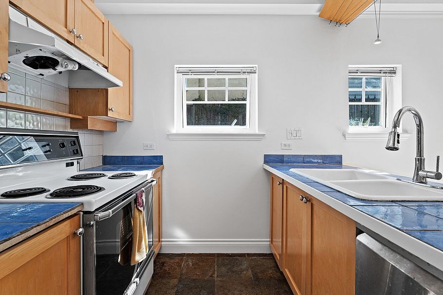 3027 W 7th Avenue Vancouver, BC - 7