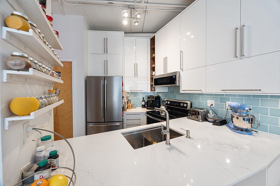 301 28 Powell Street Vancouver, BC - 13