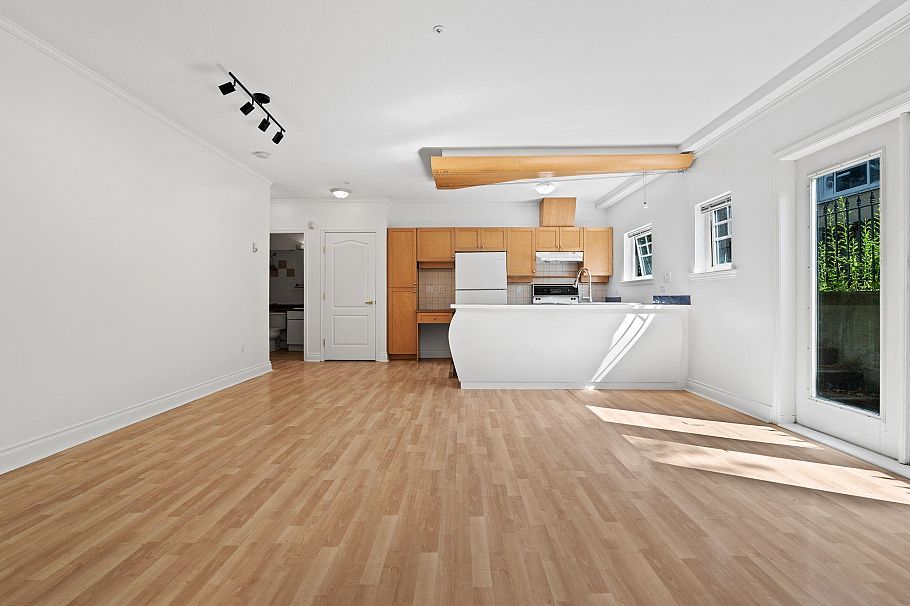 3027 W 7th Avenue Vancouver, BC - 13
