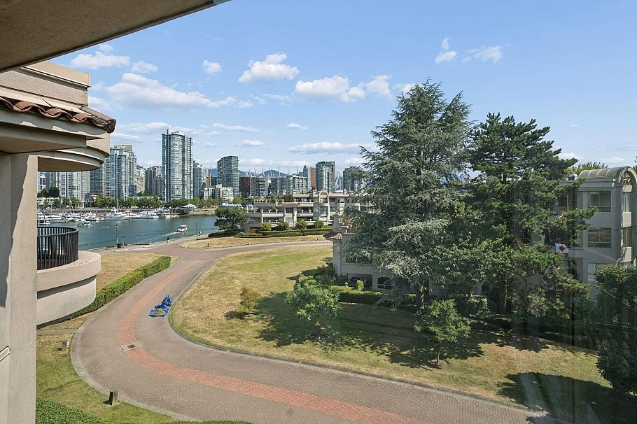 412 525 Wheelhouse Square Vancouver, BC - 12