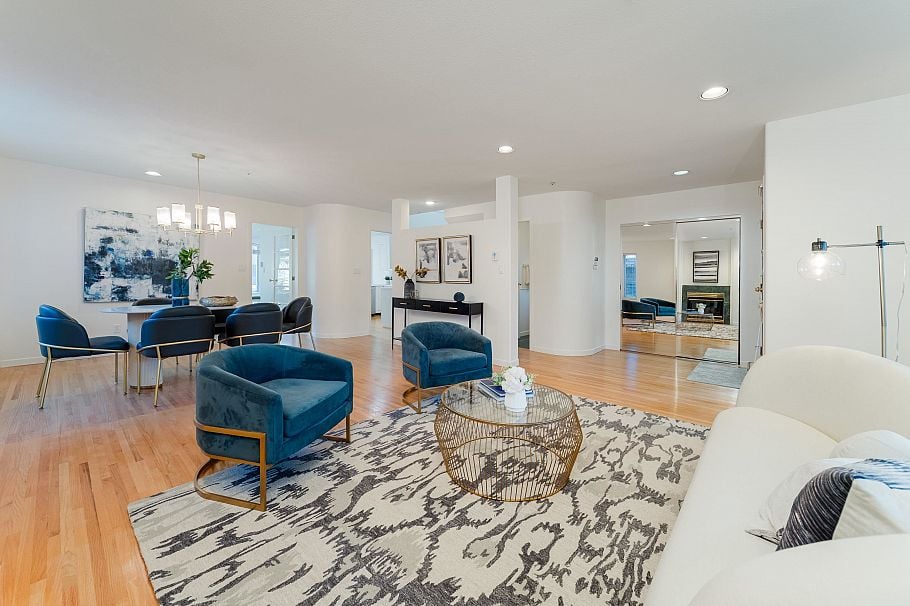 4682 W 14th Avenue Vancouver, BC - 1