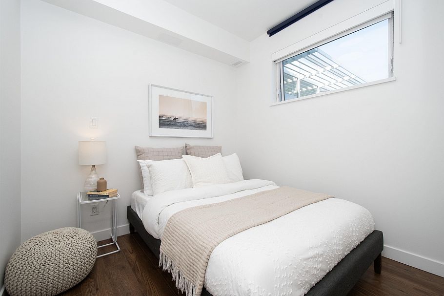 402 1061 Marine Drive North Vancouver, BC - 17