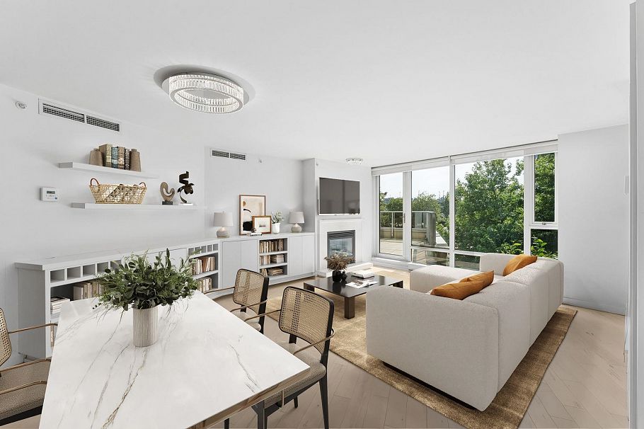 305 8 Smithe Mews Vancouver, BC - 3