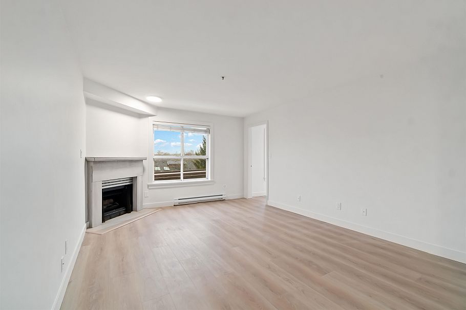 308 2928 Commercial Drive Vancouver, BC - 3