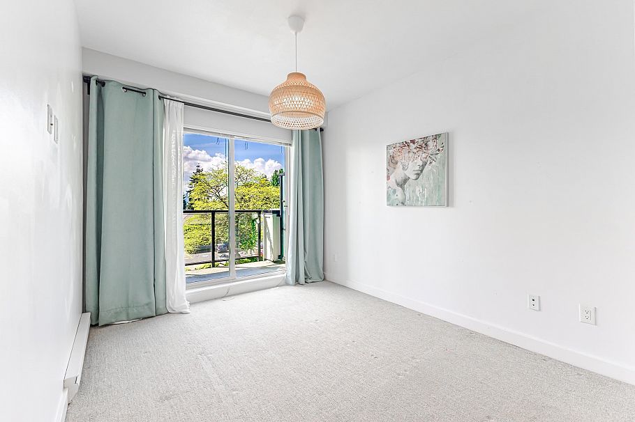 303 1330 Marine Drive North Vancouver, BC - 23