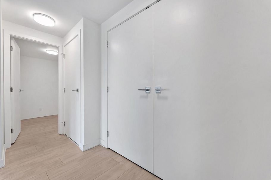 408 1471 Hunter Street North Vancouver, BC - 3