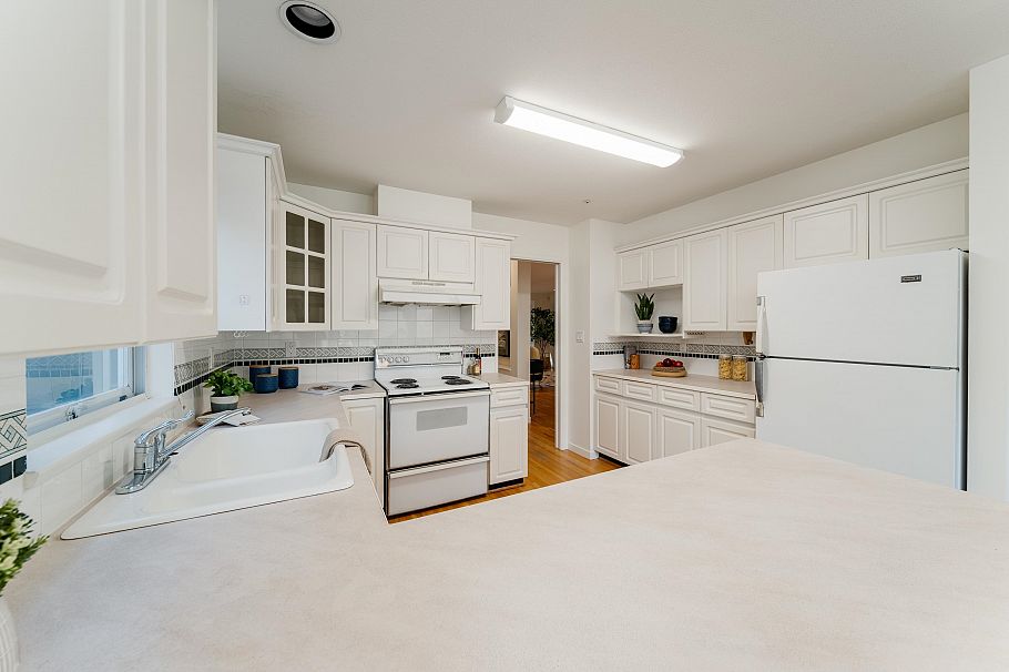 4682 W 14th Avenue Vancouver, BC - 11
