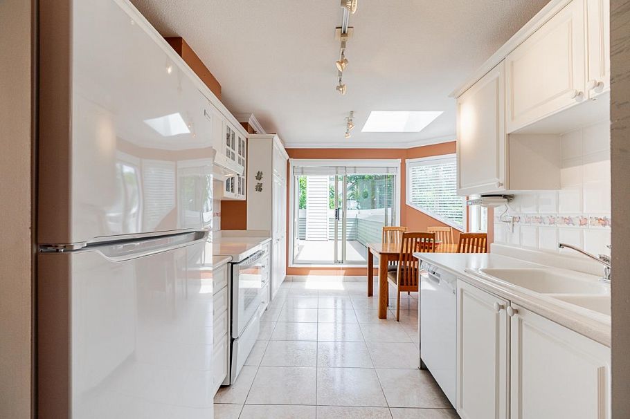 411 3658 Banff Court North Vancouver, BC - 15