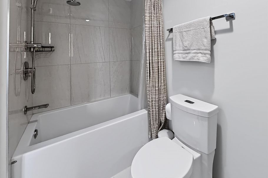 405 1401 Hunter Street North Vancouver, BC - 9