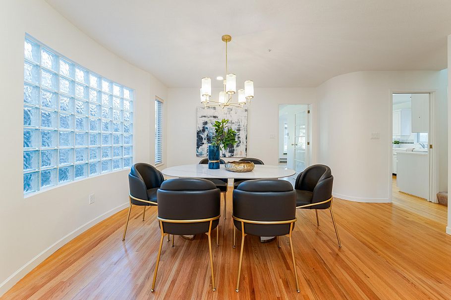 4682 W 14th Avenue Vancouver, BC - 5