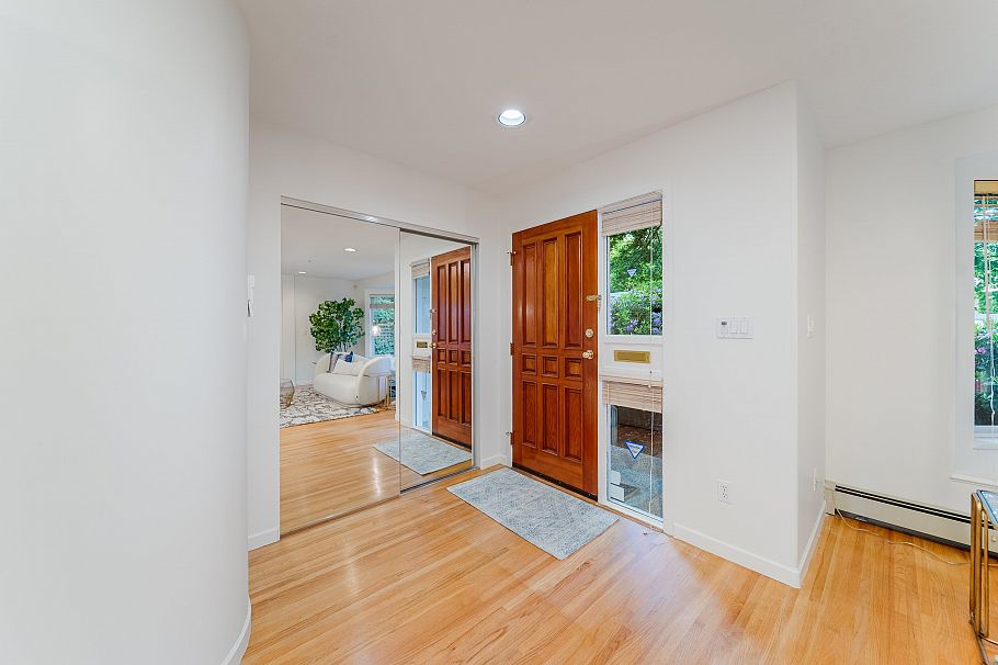4682 W 14th Avenue Vancouver, BC - 6