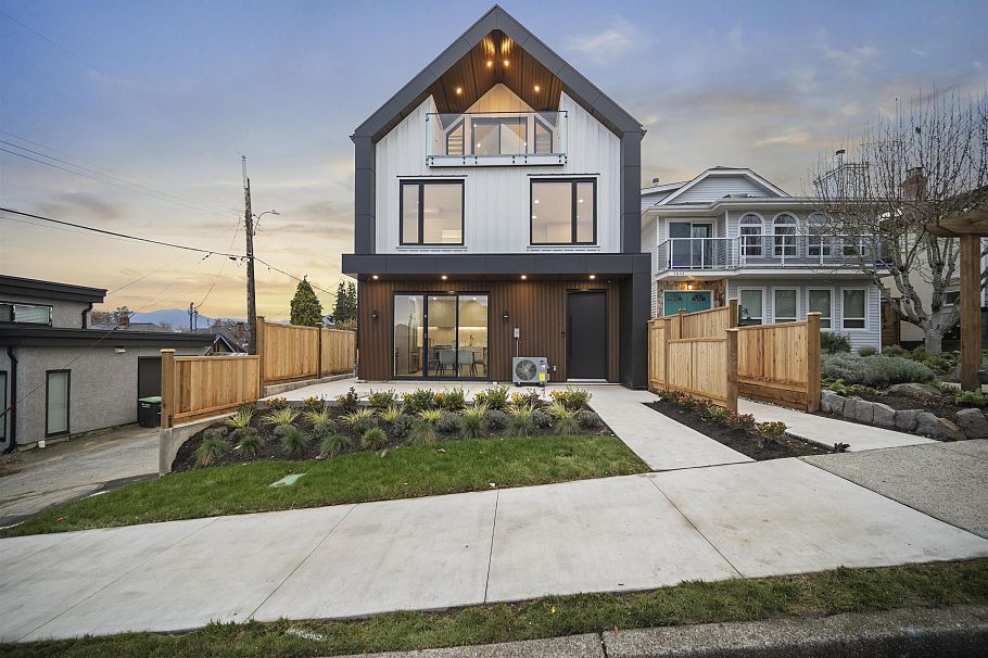 1 3623 Triumph Street Vancouver, BC - 1