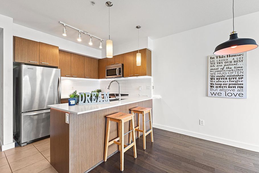 303 1330 Marine Drive North Vancouver, BC - 12