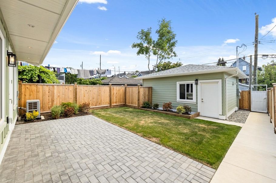 2 2528 Turner Street Vancouver, BC - 28