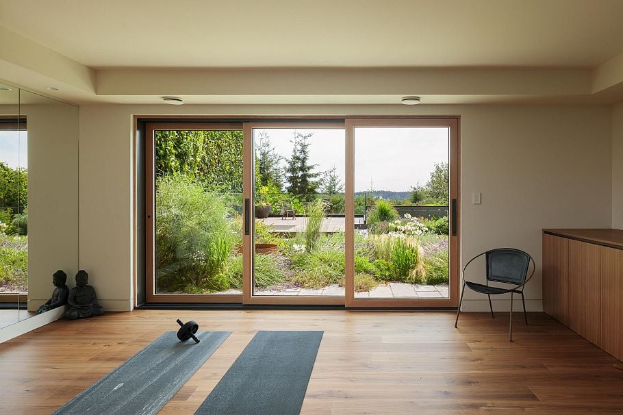 1295 W Keith Road North Vancouver, BC - 18