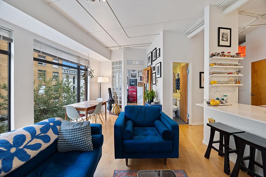 301 28 Powell Street Vancouver, BC - 9