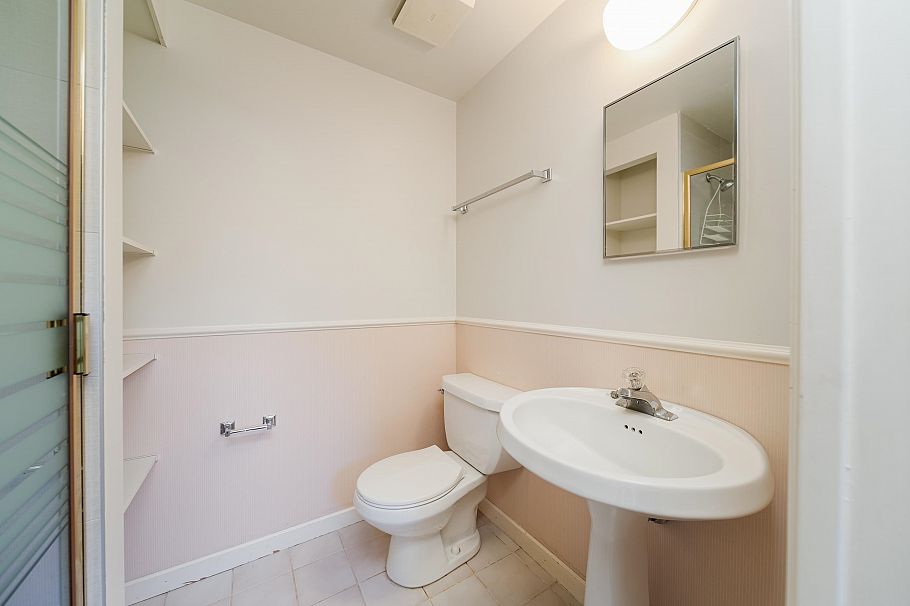 4682 W 14th Avenue Vancouver, BC - 26