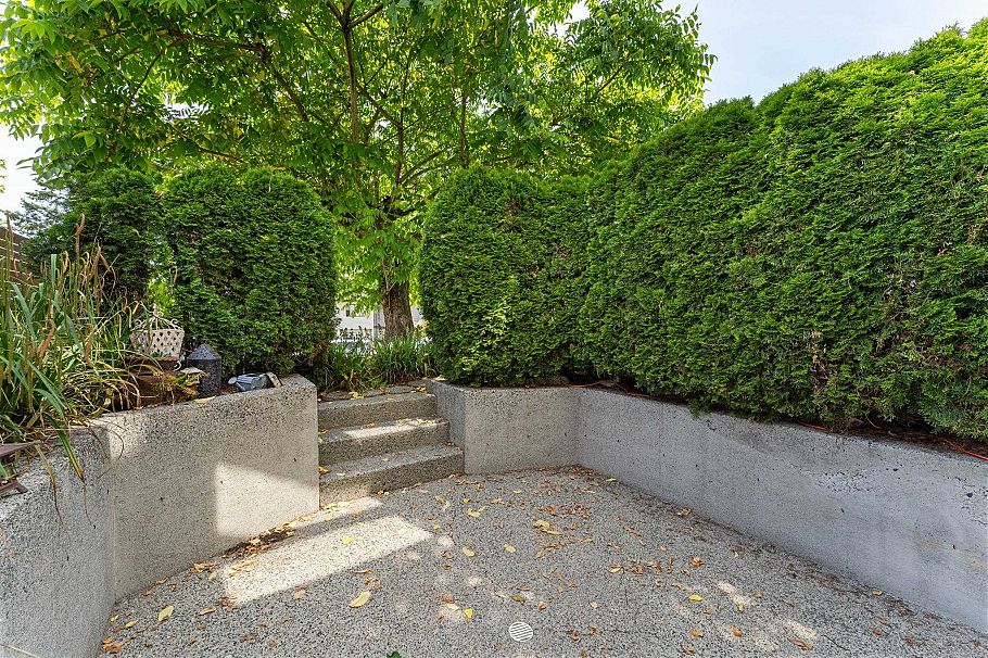 408 E 2nd Street North Vancouver, BC - 25