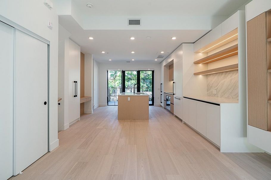 107 551 W 28th Avenue Vancouver, BC - 9